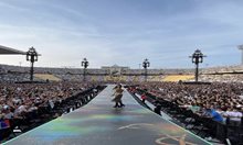 Внучката на Симеон Сакскобурготски пя пред 55 000 зрители в Барселона