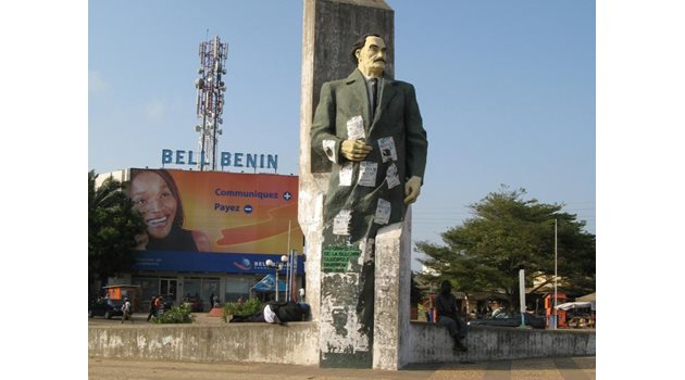 Паметник на Георги Димитров в Бенин