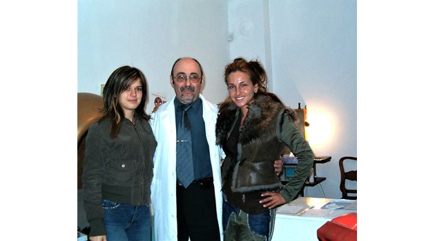С певиците Нели и Алекс Раева, когато те все още са част от Шоуто на Слави.