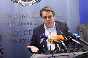 Асен Василев: Внасяме данъчните закони веднага в парламента, кабинетът ги прие