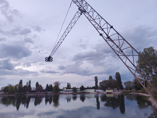 Ски влекът не работи, а конструкцията се руши / 
Снимки: Добромир Добрев