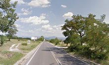 Млада жена загина след удар в дърво до Карлово, мъжът й - в болница