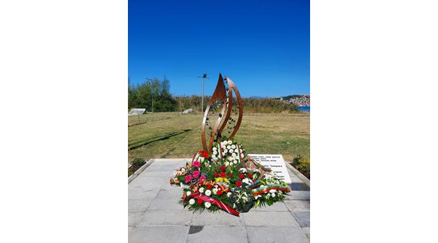 Паметникът на загиналите българи при потъването на кораба "Илинден"