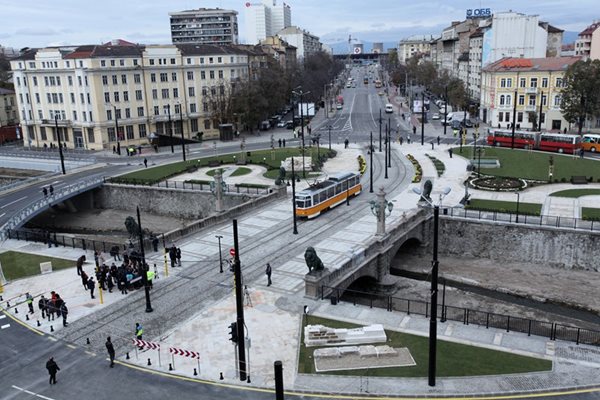 Лъвов мост е едно от петте нови кръстовища на 2 нива. За последните години в София са ремонтирани 132 км улици и булеварди и 120 км тротоари.