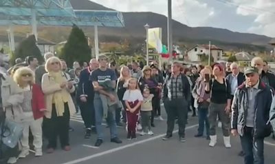 Протестиращите затвориха пътя Асеновград-Кърджали Кадър: Нова тв