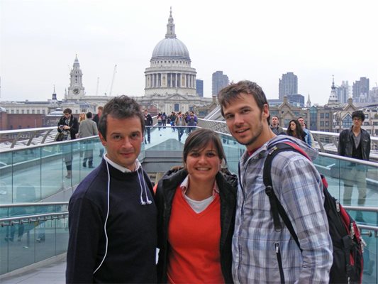 Ивайло е с Миряна и приятеля си Антон в Лондон.
