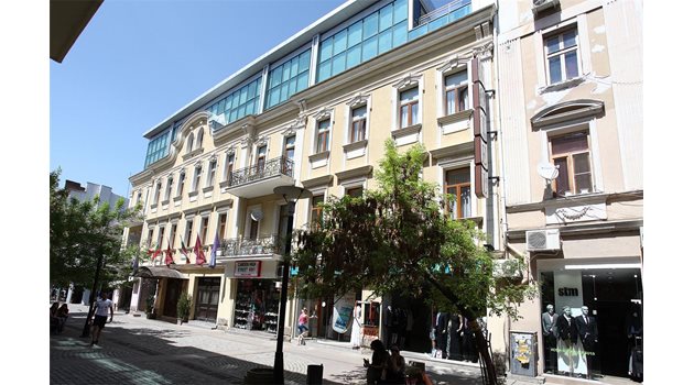 ЛУКС: Четиризвезден хотел на ул. "Пиротска" е собственост на Лара и семейството й.
СНИМКА: ВАСИЛ ПЕТКОВ