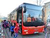 Коледен автобус зарадва стотици великотърновски деца