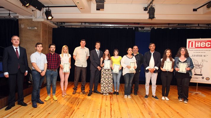 На церемонията на Първия национален конкурс за млади поети "Златен Ас" бяха наградени дванайсет млади поети