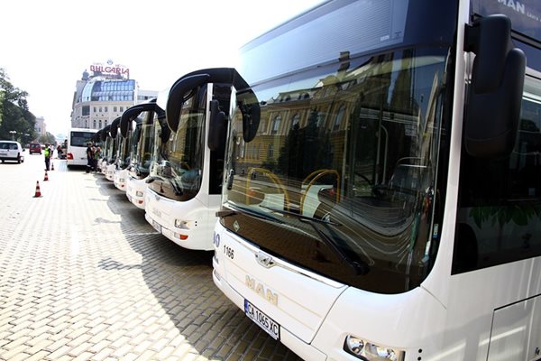 126 нови автобуса вече обслужват линиите на градския транспорт. Над 90% от тролейбусния парк е обновен.
