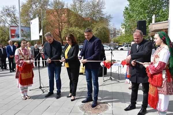 Кметът д-р Камбитов откри ремонтираната ул. "Марица".