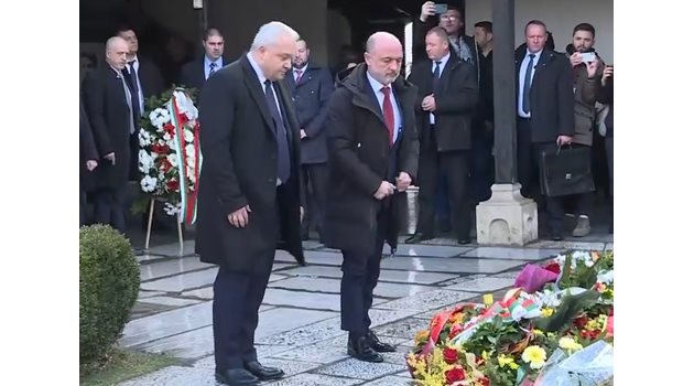 Иван Демерджиев и Асен Меджидиев се поклониха пред гроба на Гоце Делчев Кадър: БНТ