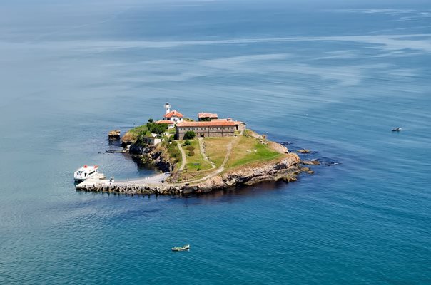 Единственият български обитаем остров - Света Анастасия