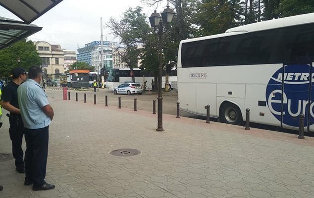 Автобусите от Златни пясъци пристигнаха празни на гарата във Варна. 
