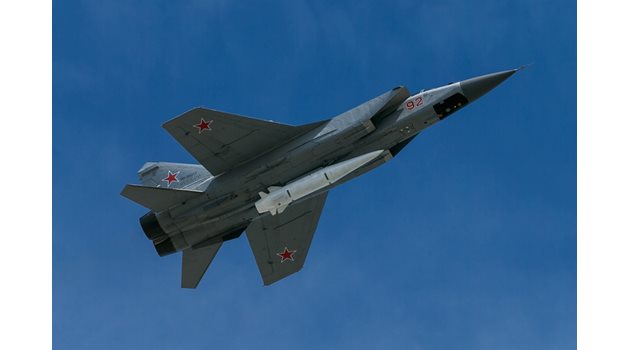 Миг-31, носещ новата ракета “Кинжал”, наричана убиец на самолетоносачи.