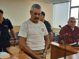 Обвиненият в тройното убийство в Рогош се обадил на 112 след стрелбата (Обновена)