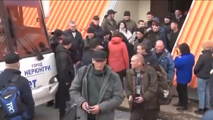 В социалните мрежи се появиха първите видеа от Якутия и Чечня на отпътуващите резервисти. Снимка: Twitter/Galina Golobokov