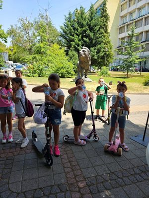 Децата са най-жадни в жегите навън