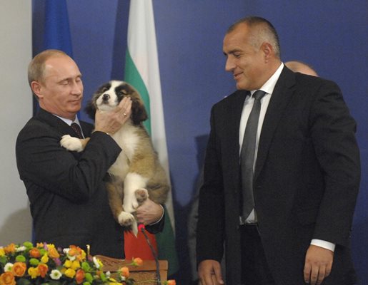 Бойко подари страхотно куче на Путин