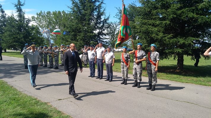 Радев прие строя. Снимка РАДКО ПАУНОВ