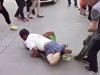 Китайци разобличиха просяк "инвалид" на улицата (видео)