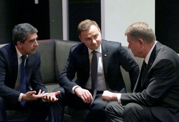 2015 г. - Росен Плевнелиев с президентите на Полша Анджей Дуда и на Румъния Клаус Йоханис обсъждат посланията, преди да се обяви инициативата