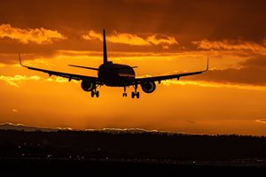 Разследват 20 авиокомпании в Европа заради подвеждащи послания