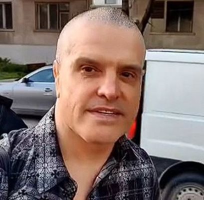 Евелин Банев празнува само със съкилийниците си