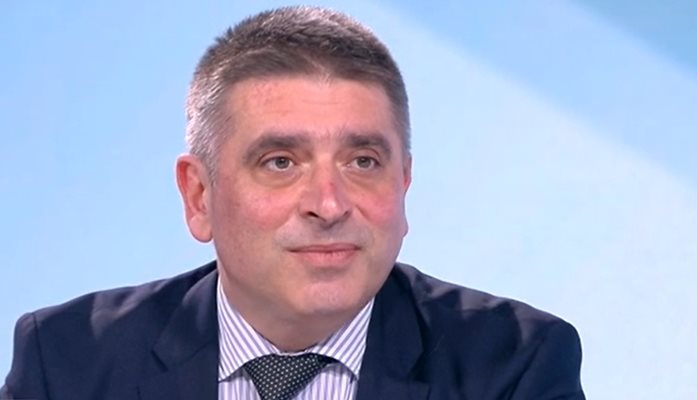 Кирилов: Необходимо е да продължим със стриктните мерки още месец