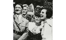 Защо Хитлер се плаши до смърт от зъболекари. Фюрерът имал абсцеси, заболяване на венците, ужасен дъх и дузина пломби