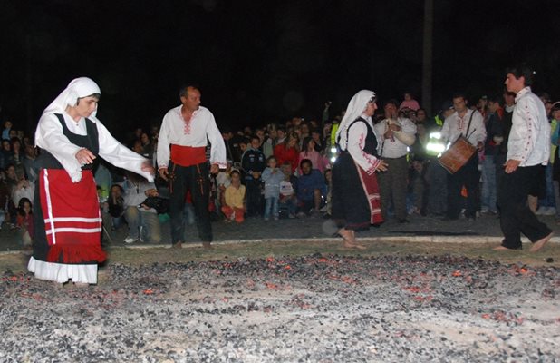 В село Българи - на 20 км от морето, нестинари стъпват върху жаравата и играят своите мистични танци.