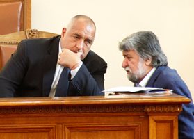 Бившият министър на културата се връща в пловдивската листа на ГЕРБ, където се очаква Бойко Борисов пак да е водач.

СНИМКА: “24 ЧАСА”