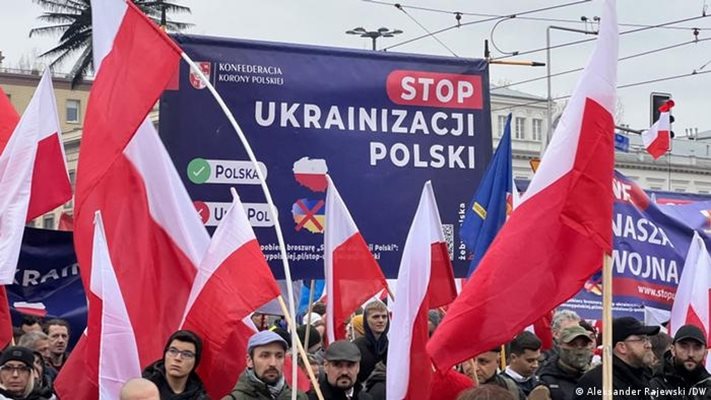 "Спрете украинизацията": не всички поляци приемат украинците с отворени обятия
