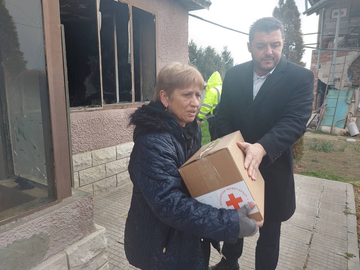 Община "Родопи" помага на семейството от Крумово, чийто дом изгоря (Снимки)