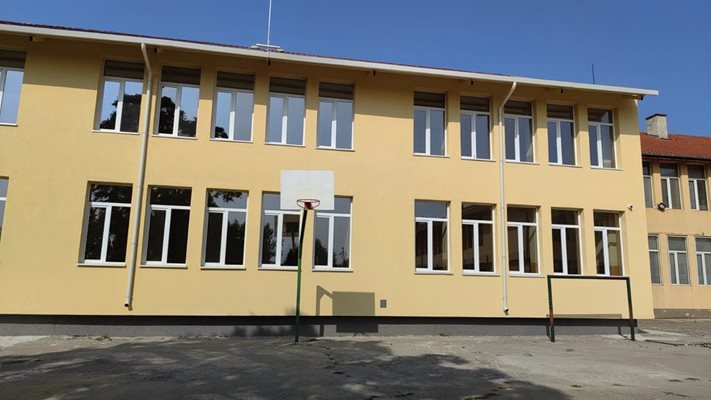 Новото училище в село Тополчане.
Снимка: Община Сливен
