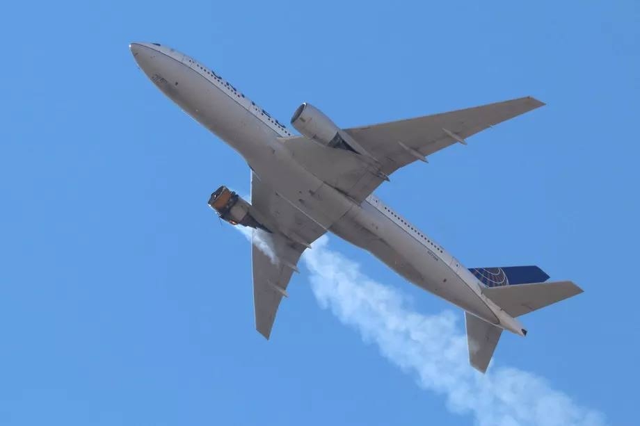 Проклятието на "Боинг": Още един самолет се оказа с проблемен двигател