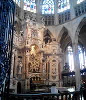 Катедралата “Сент Етиен” е една от най-красивите в града.