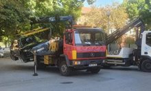 Собственикът на потрошения от паяк скъп автомобил в Пловдив ще получи само извинение