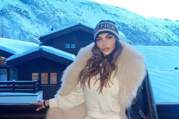 Гадже ГЛЕЗИ Мис Силикон на ски в Швейцарските Алпи