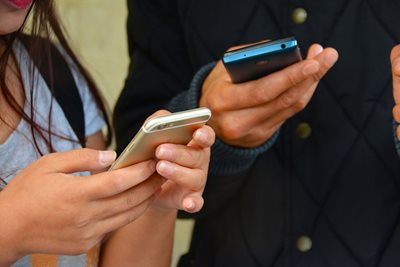 Все повече млади хора признават, че се нуждаят от дигитална детоксикация – поне няколко дни без мобилен телефон. СНИМКА: Пиксабей