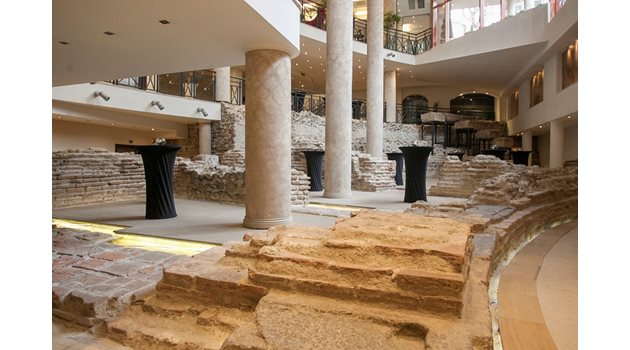 Част от амфитеатъра е изложен в хотел “Арена ди Сердика”.  СНИМКИ: ДИМИТЪР КЬОСЕМАРЛИЕВ