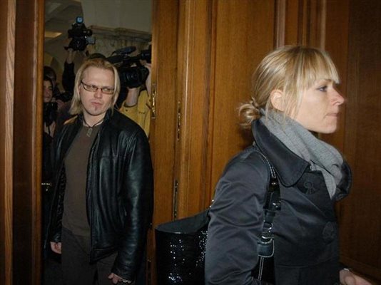 Максим Стависки горчиво се разкая за стореното. Пледоарията на прокурора в негова защита пък разплака партньорката му Албена Денкова.
