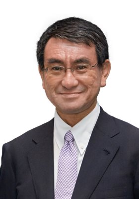Таро Коно е външен министър на Япония от август 2017 г. Роден е на 10 януари 1963 г. в Хирацука, Япония. Завършил е университета Джорджтаун в САЩ през 1985 г., след което работи за различни големия японски компании. Започва политическата си кариера на 33 г., когато е избран за депутат в японския парламент от Либерално-демократическата партия през 1996 г.