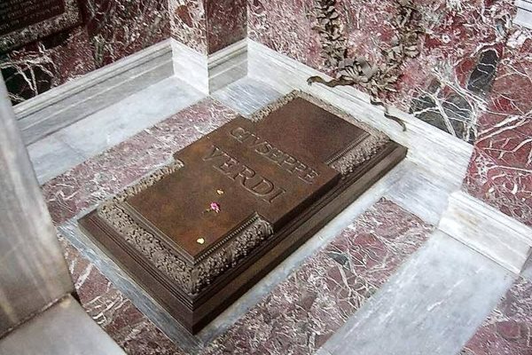 Гробът на Джузепе Верди е в старческия дом.