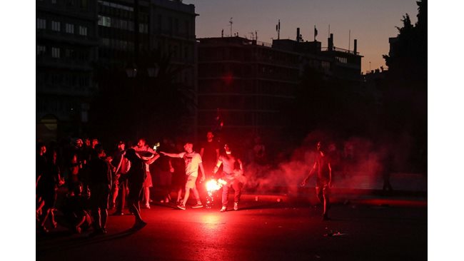 Clashes between police and protesters in Athens against vaccination