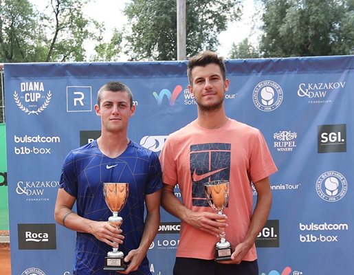 Александър Лазаров (вляво) спечели турнира в София.