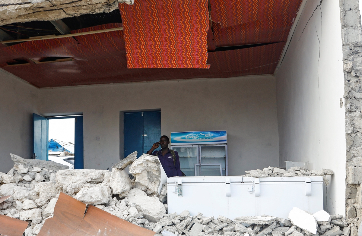 Девет загинаха при нападение срещу хотел в Сомалия