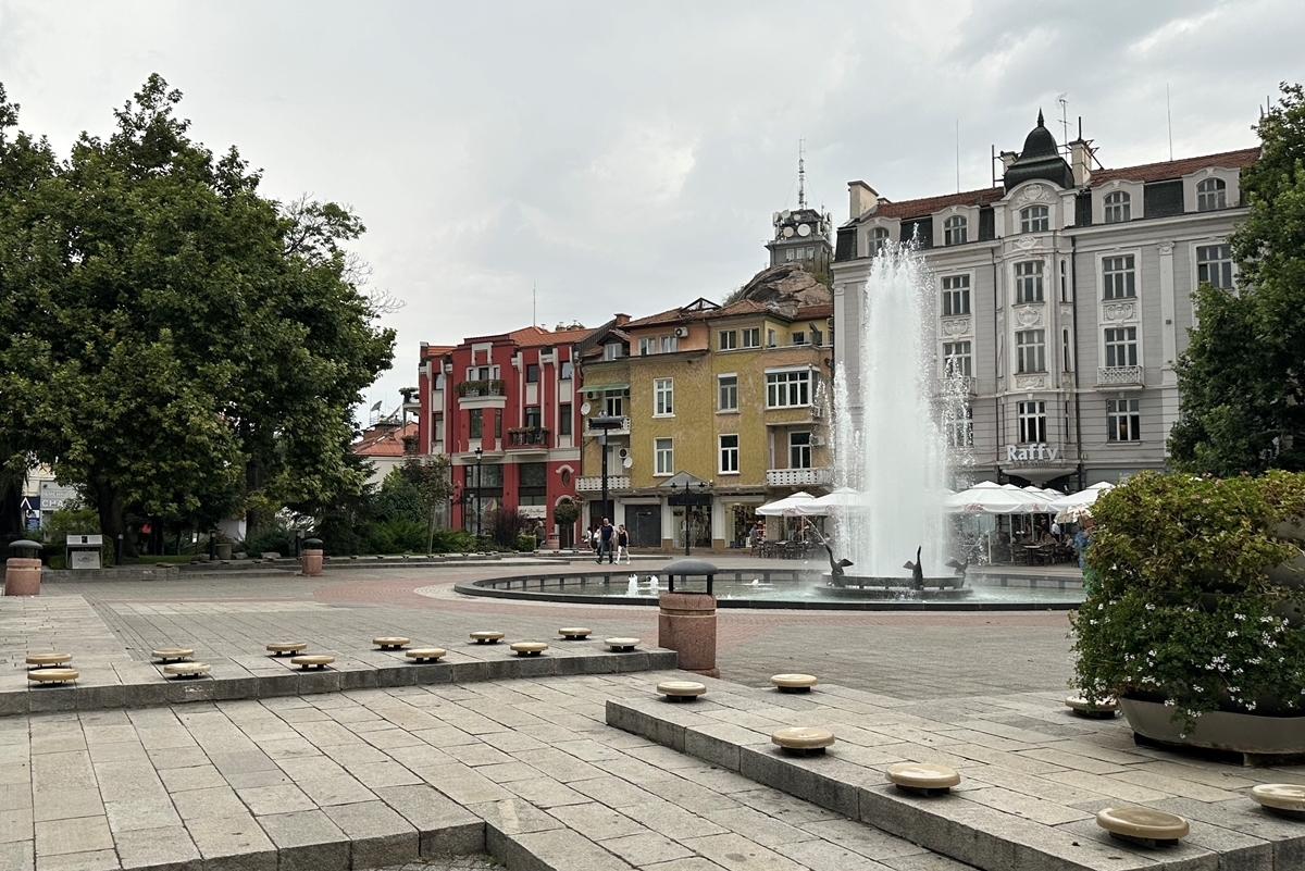 Облачно време ни очаква днес, в Пловдив - лек дъжд и до 10°