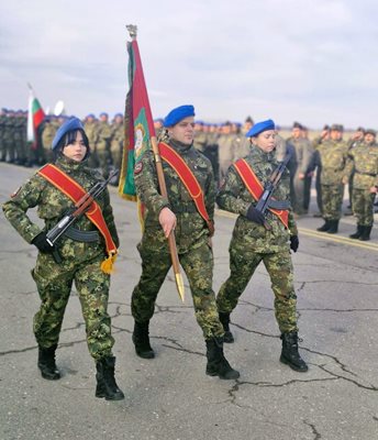 Строят на плаца в Граф Игнатиево.