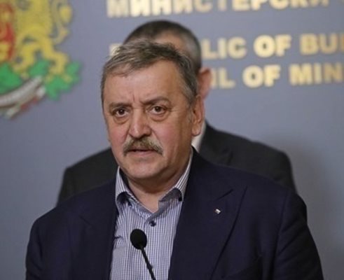 Директорът на Националния център по заразни и паразитни болести проф. Тодор Кантарджиев